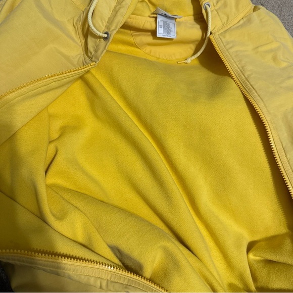 VINTAGE Walt Disney World Mickey Mouse Yellow bomber jacket Size XL‎ Extra Large - Picture 7 of 7